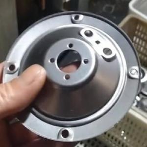 Непрерывная штамповка электрической крышки с помощью инструментов прогресса