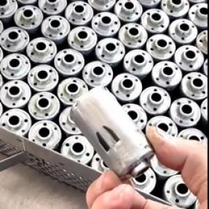 Используется ступенчатый штамповочный корпус двигателя, непрерывно штампованный стальной корпус