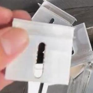   штамповочные отверстия на алюминиевом профиле, используемые в фитнес - оборудовании.