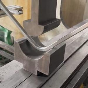 Изгибающийся алюминиевый профиль для использования в медицинской промышленности 