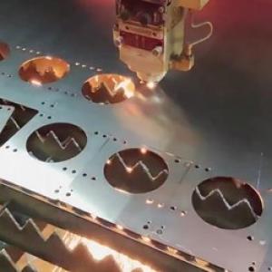 Лазерная резка деталей из нержавеющей стали, лазерная резка толстой пла 