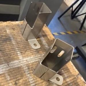 Гибкий стальной столб 