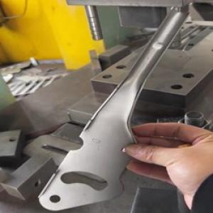 штампованная L - стойка 