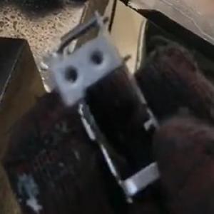 Для нарезки резьбы используется ступенчатый входной штамп, глубокий штамп резьбового отверстия