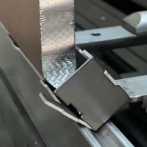 Металлическая формовка, изгиб канавки 