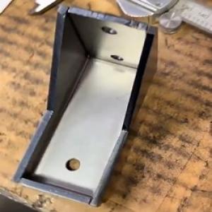 Сгибочный станок с ЧПУ изогнутый металлический кронштейн