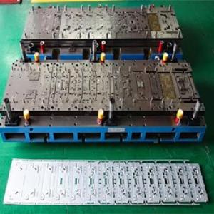Штамп последовательного действия двухрядный для опоры
