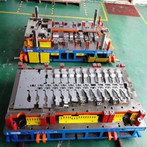 Штамп последовательного действия для опоры